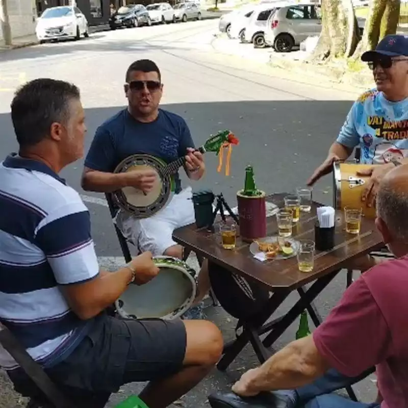 Bares na praça em Juiz de Fora: Bar Bandeirantes 